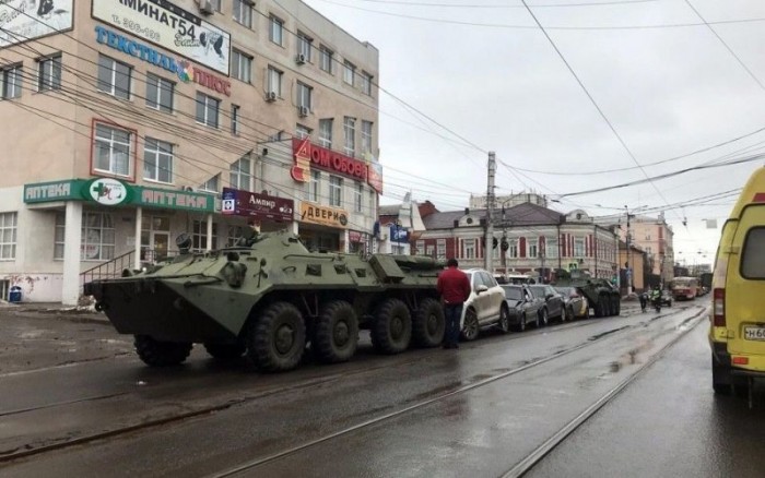 Tömegbalesetet hozott össze két orosz páncélos 2