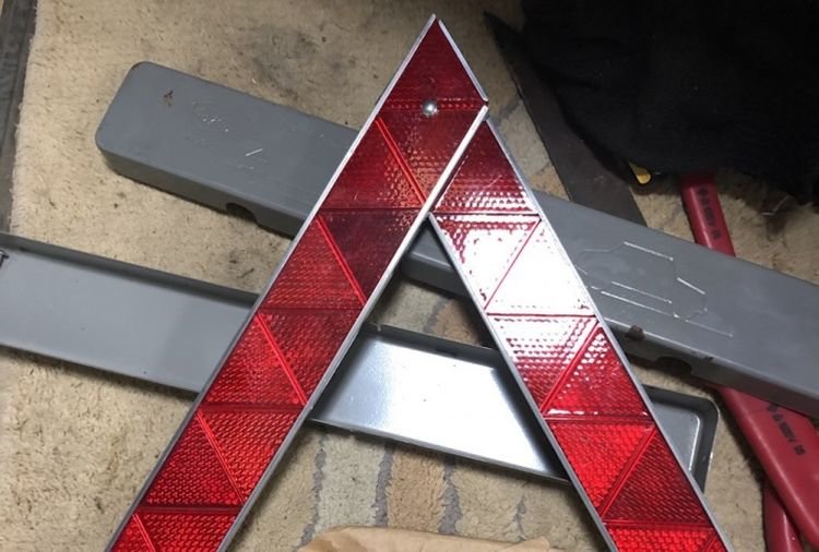 25 éve érintetlenül álló veteránt húztak ki egy elhagyott garázsból 5