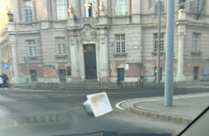 Kád csattant a nyílt utcára Szombathelyen 3 | Vezess Kád csattant a nyílt utcára Szombathelyen 3