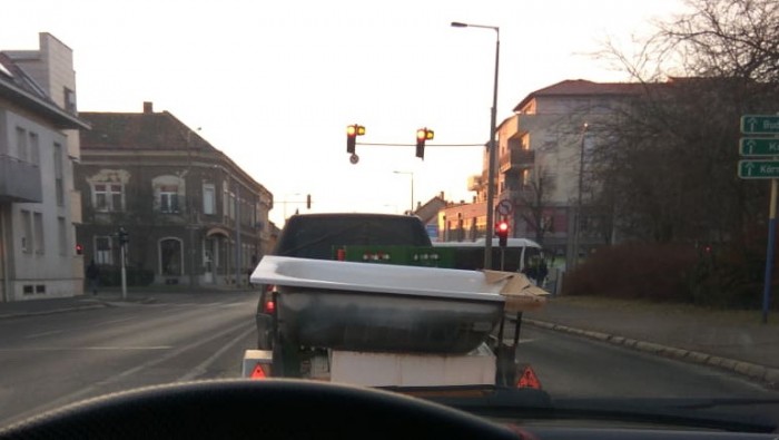 Kád csattant a nyílt utcára Szombathelyen 1 | Vezess Kád csattant a nyílt utcára Szombathelyen 1