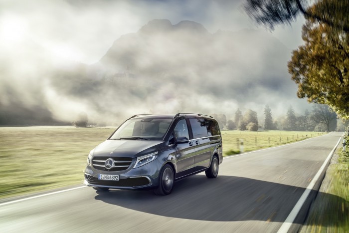 A hátsó sorban lehet igazán jó ülni az új V-osztályban