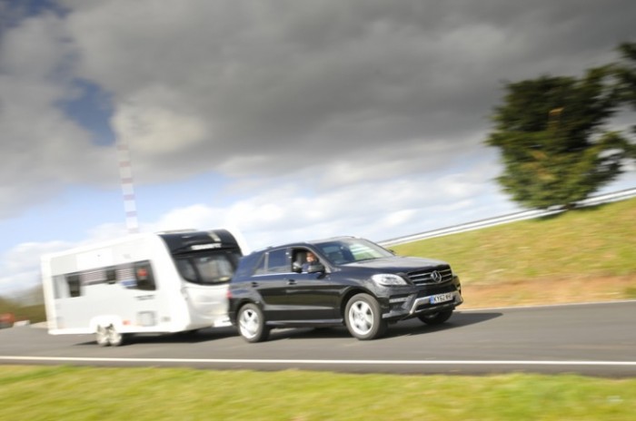 Újabb őrületes román szerelvényt fotóztak egy hazai autópályán 1