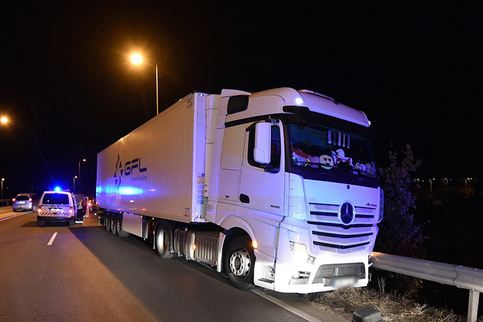Sztrókot kapott egy kamionsofőr a 87-es úton