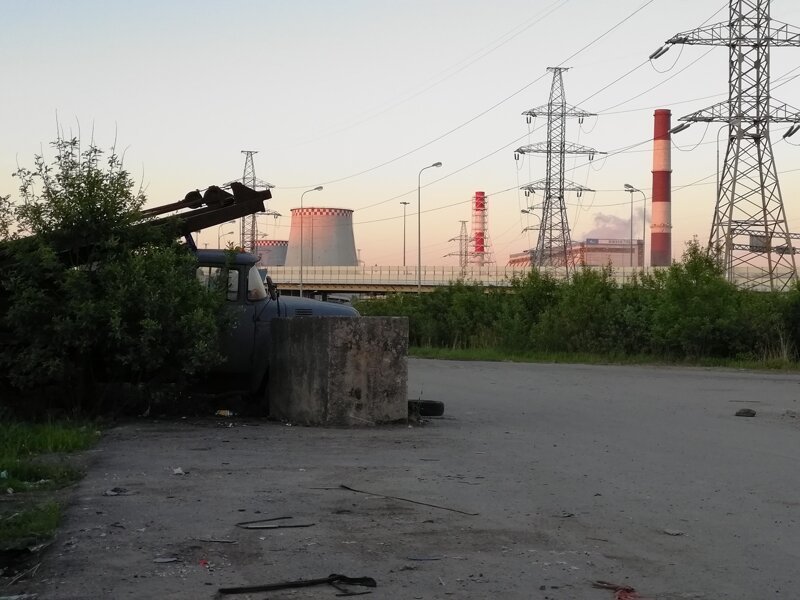 17 képen az elmúlás, a földdel lassan eggyé váló, elhagyott ZIL-ekkel 10