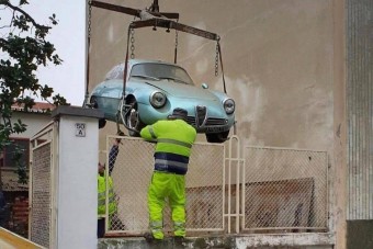 A pincében leltek rá erre a ritka Alfa Romeóra