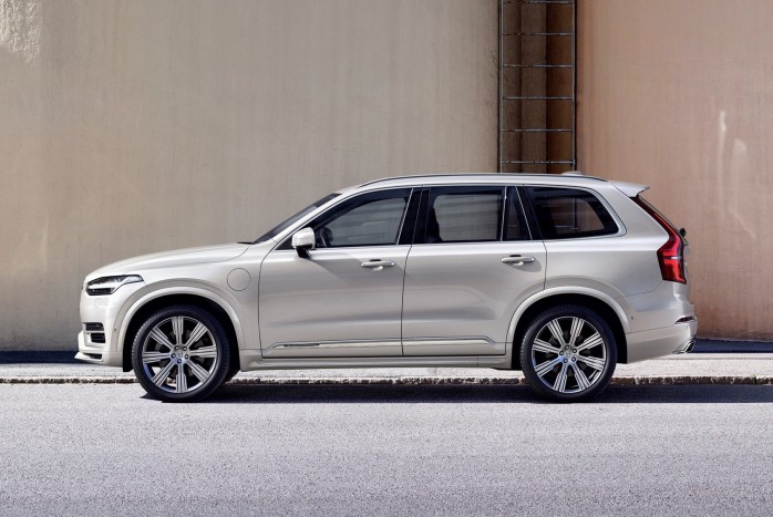 Lágy hibriddel újult meg a Volvo XC90 4 Lágy hibriddel újult meg a Volvo XC90 4
