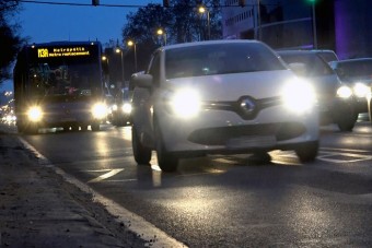 Több autó használja a Váci úti buszsávot, mint ahány busz