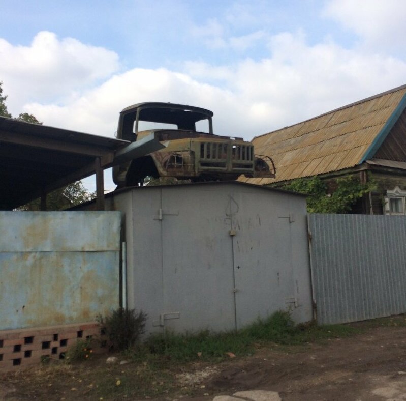 17 képen az elmúlás, a földdel lassan eggyé váló, elhagyott ZIL-ekkel 7