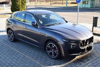 Luxusautókat fogott a magyar rendőrség