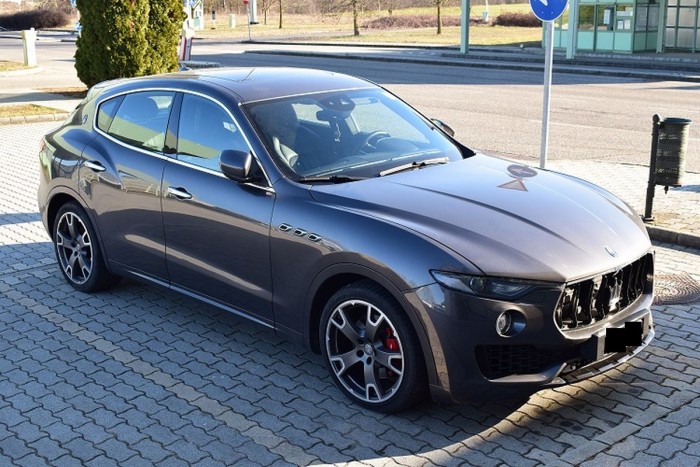 Luxusautókat fogott a magyar rendőrség