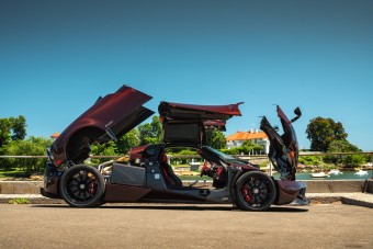 Szavunk is eláll ettől a vörös karbon-Paganitól