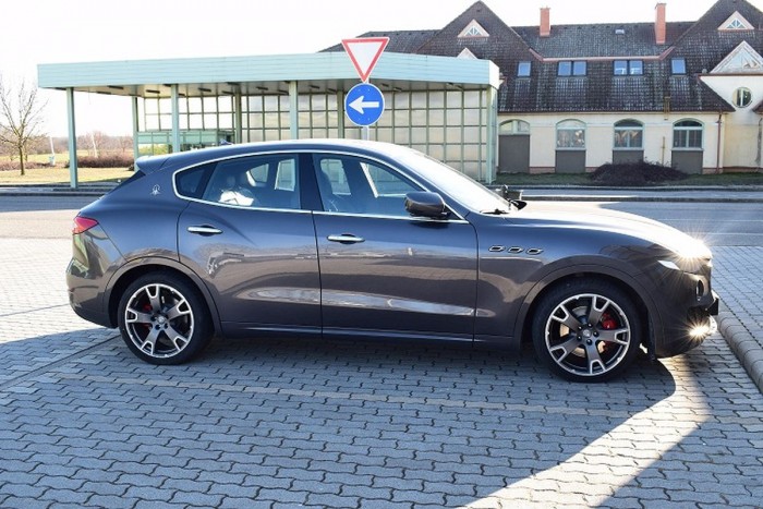 Luxusautókat fogott a magyar rendőrség 1