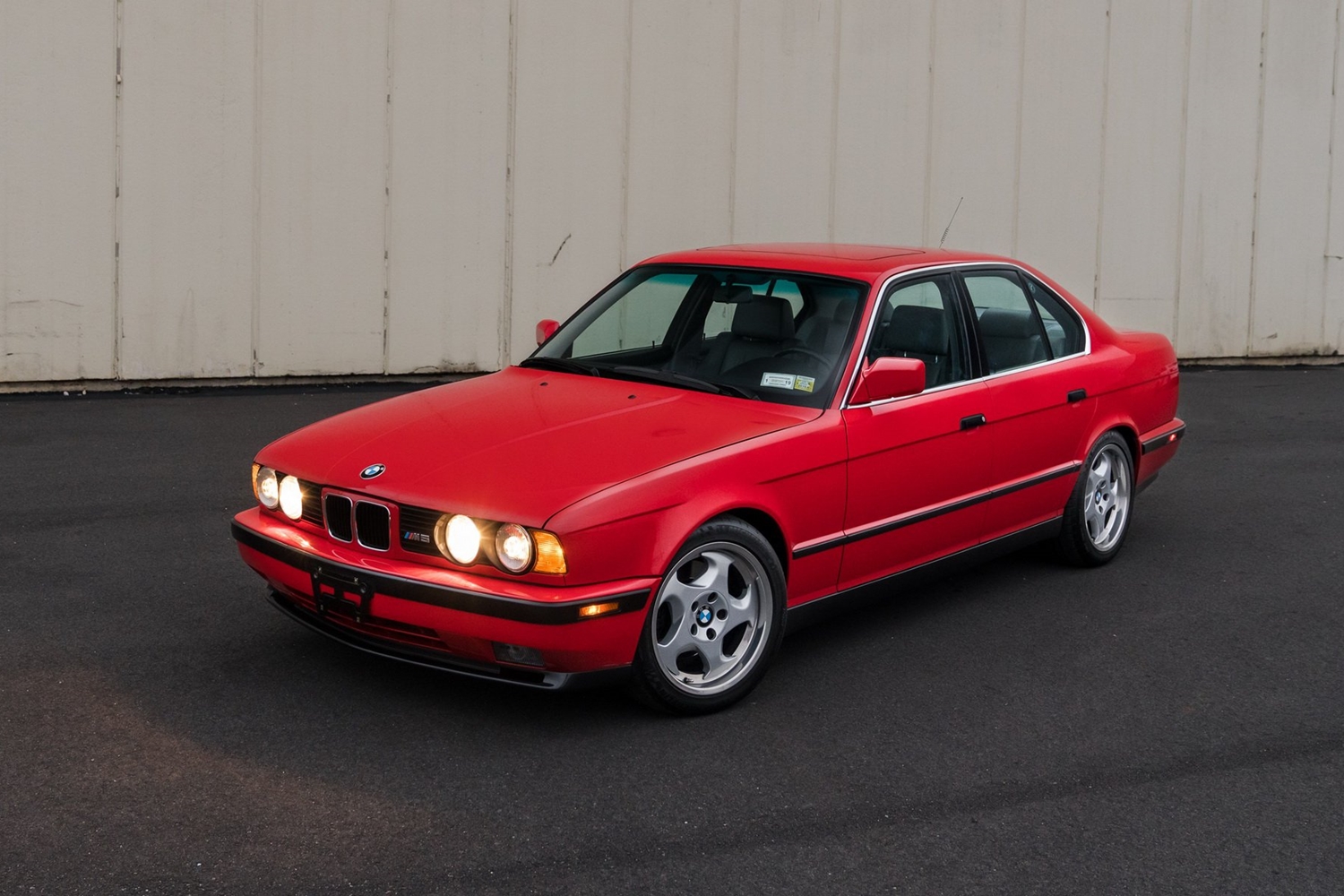 Bármeddig elmennénk ezért a gyönyörű, piros BMW M5-ösöért 4