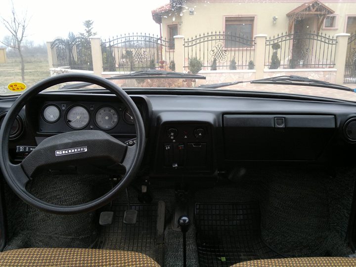 Gyönyörű öreg Škoda eladó, kevés kilométerrel, emberi összegért 3 | Vezess Gyönyörű öreg Škoda eladó, kevés kilométerrel, emberi összegért 3