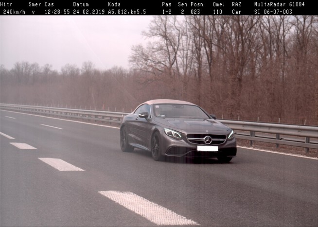 240 km/órával lőtte le a traffipax a magyar autóst, itt a rendőrségi fotó 1