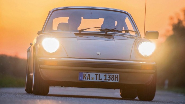 Irigykedve nézzük a 18 éves srác születésnapi ajándékát 1