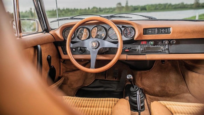 Irigykedve nézzük a 18 éves srác születésnapi ajándékát 2