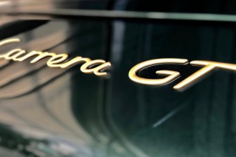 Retrós stílusban építette újjá a Porsche ezt a Carrera GT-t