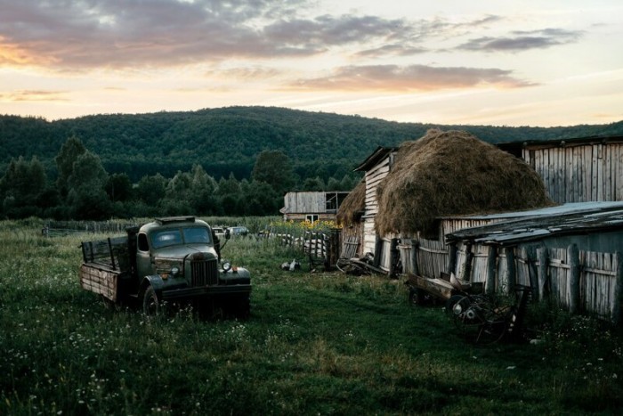 17 képen az elmúlás, a földdel lassan eggyé váló, elhagyott ZIL-ekkel 4