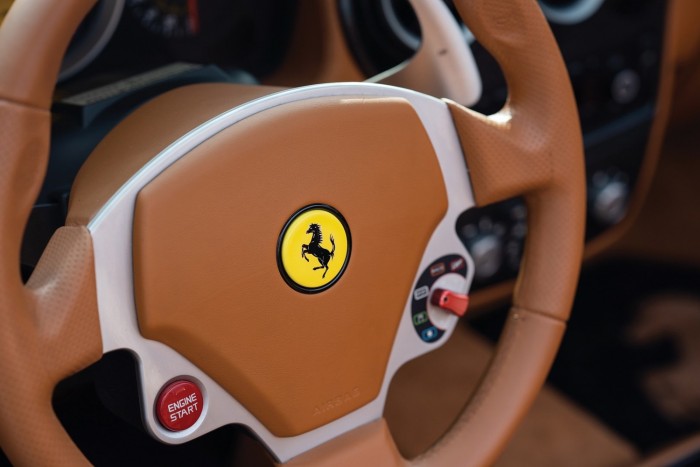 Nem piros, de attól ez még egy Ferrari! 6