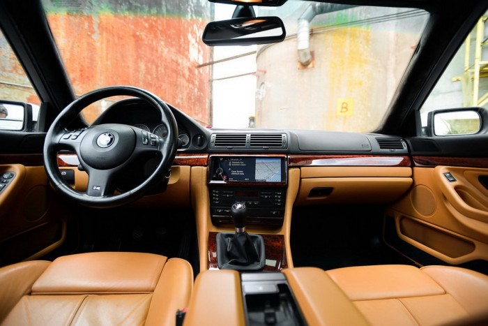 Nem látszik rajta, de ez több egy fehér 7-es BMW-nél! 6