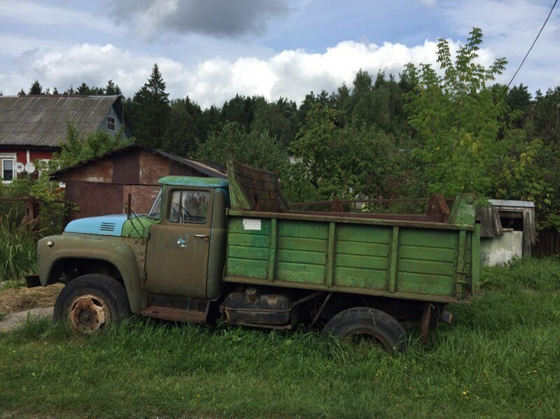 17 képen az elmúlás, a földdel lassan eggyé váló, elhagyott ZIL-ekkel 13