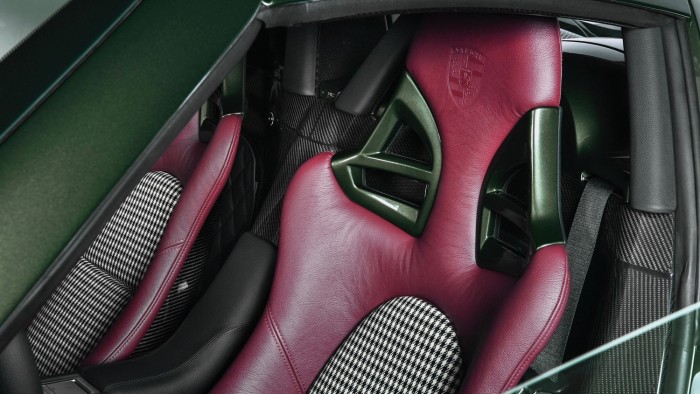 Retrós stílusban építette újjá a Porsche ezt a Carrera GT-t 6 | Vezess Retrós stílusban építette újjá a Porsche ezt a Carrera GT-t 6