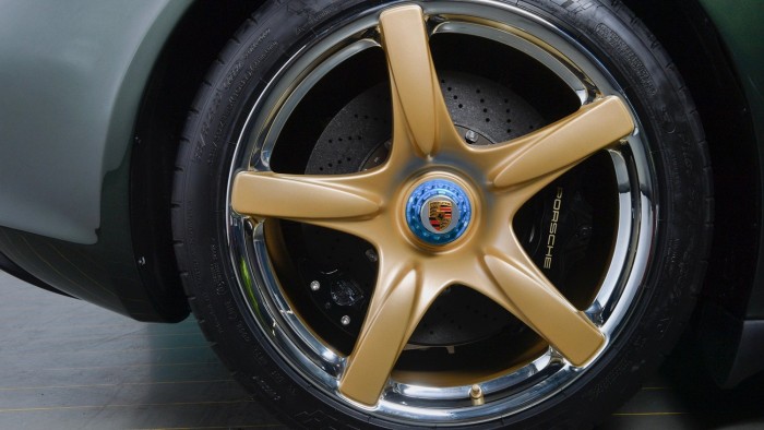 Retrós stílusban építette újjá a Porsche ezt a Carrera GT-t 7 | Vezess Retrós stílusban építette újjá a Porsche ezt a Carrera GT-t 7