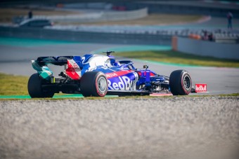 F1: Räikkönent másolta az újonc, Ricciardo szárnya leszakadt