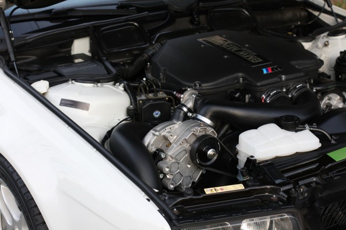 Nem látszik rajta, de ez több egy fehér 7-es BMW-nél! 7