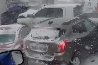 47 jármű ütközött a jeges amerikai autópályán