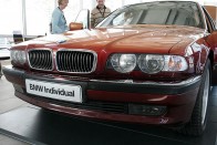 Két egyedi BMW-t is tervezett Karl Lagerfeld 24