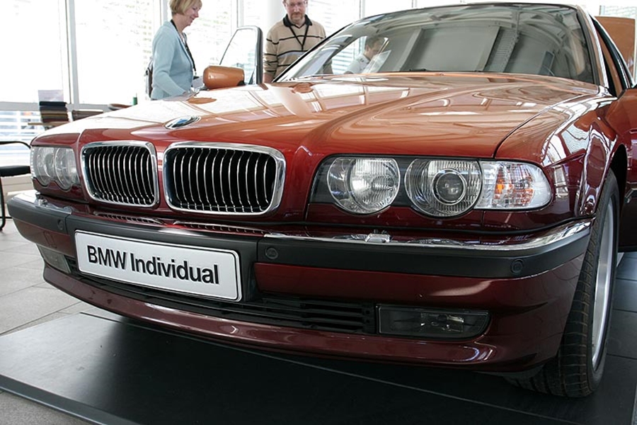 Két egyedi BMW-t is tervezett Karl Lagerfeld 10