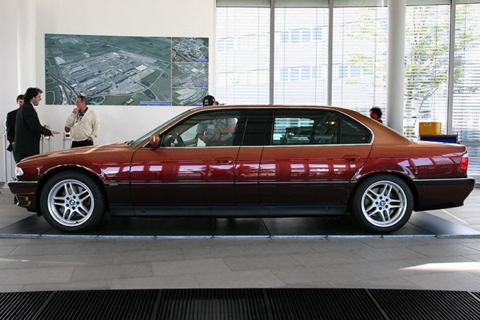 Két egyedi BMW-t is tervezett Karl Lagerfeld 7