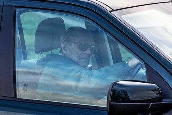 Fülöp herceg felborult terepjárójával, visszaadta a jogosítványát