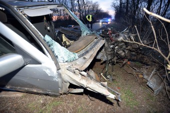 Megrázó fotókon a zsámboki halálos baleset