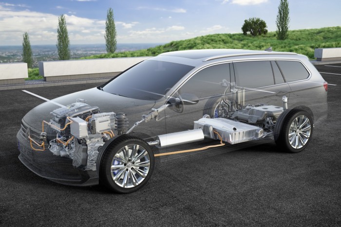 Már nem kell fogni az új Passat kormányát 8