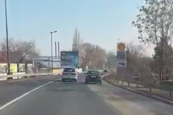 A nap életveszélyes előzését mutatta be egy autós Budapesten