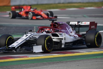 F1: Óriágaléria az első tesztnapról