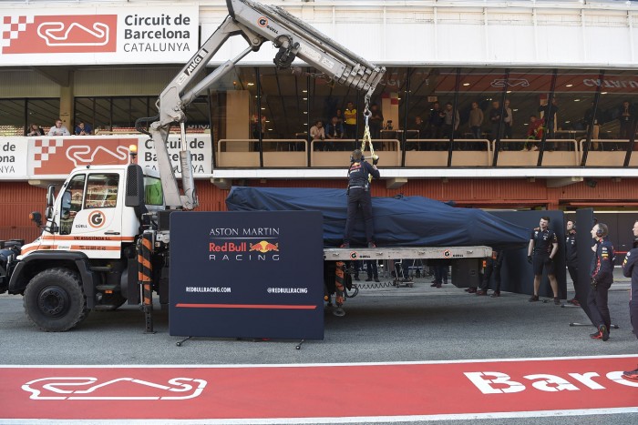 F1: A Ferrari az élen, a Red Bull a falban