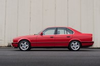 Bármeddig elmennénk ezért a gyönyörű, piros BMW M5-ösöért 20