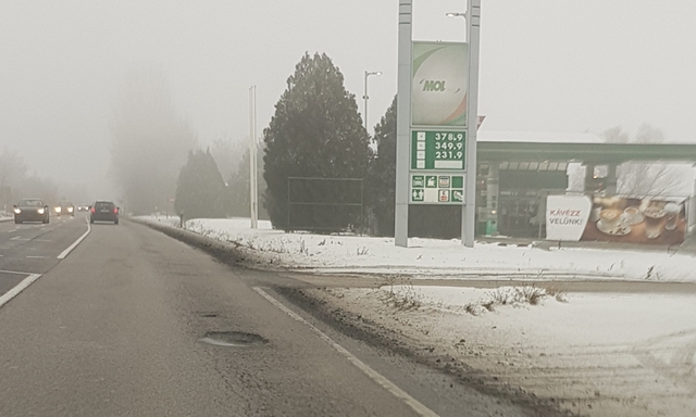 Íme a 10-es út hírhedt kátyújának egyetlen napi dísztárcsatermése 1