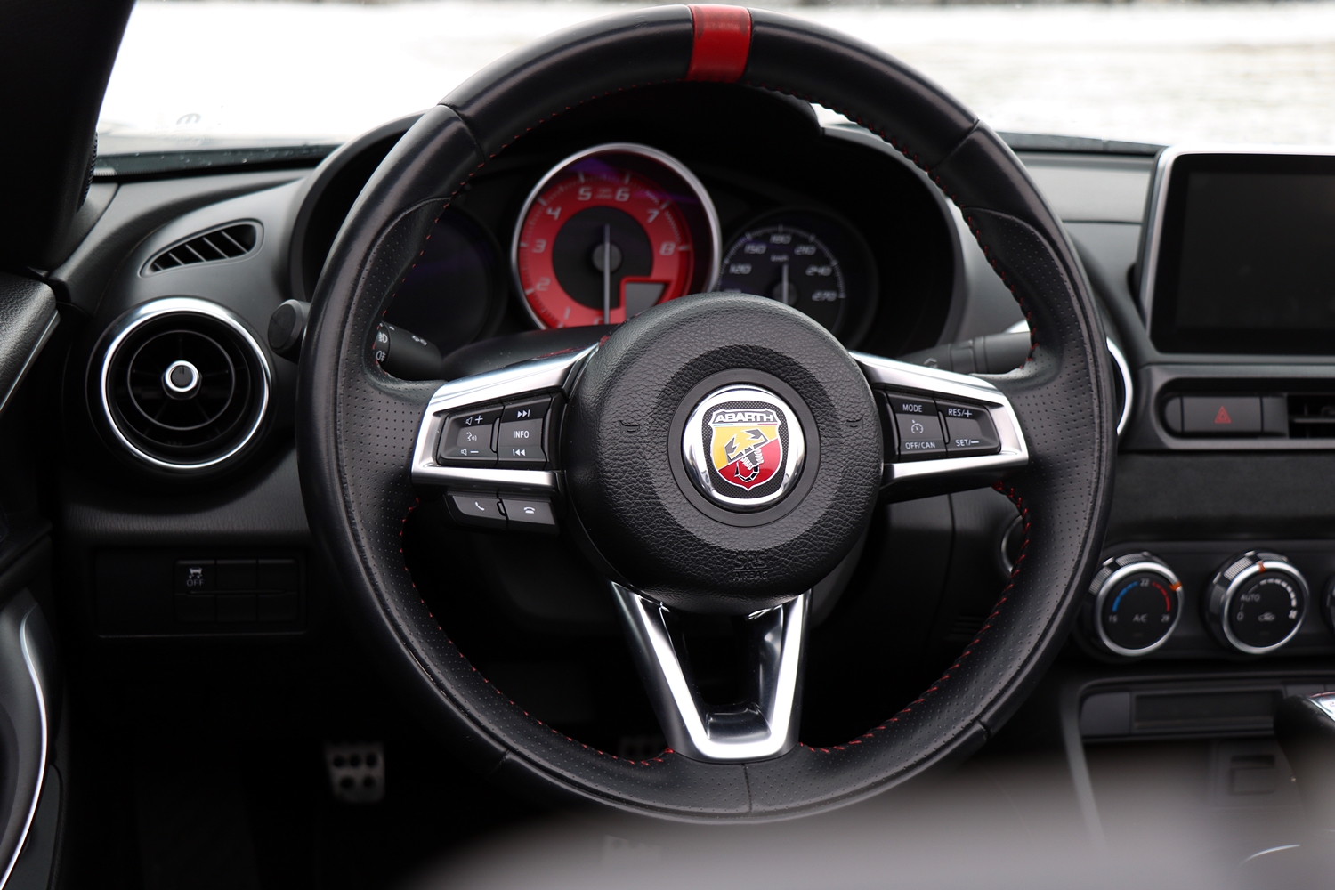 Abarth 124 Spider – Törvényen kívüli 25