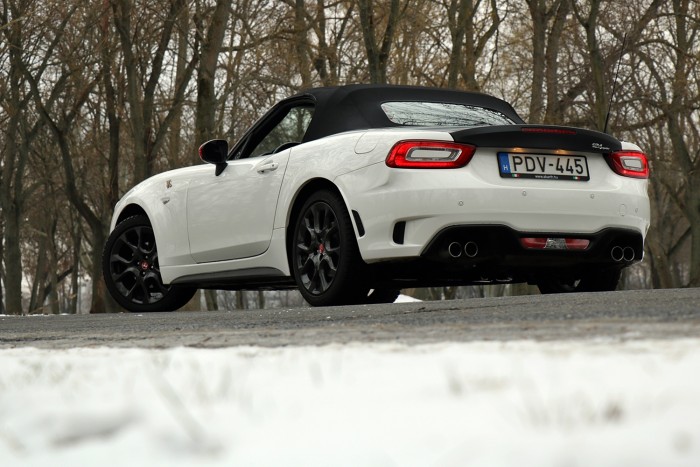 Abarth 124 Spider – Törvényen kívüli 77 Abarth 124 Spider – Törvényen kívüli 77