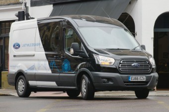 Újfajta csomagszállítási rendszeren dolgozik a Ford