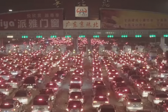 Ennek a gigantikus kínai dugónak még a látványa is émelyítő