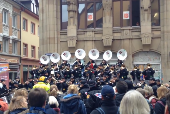 Ezeket a rockslágereket mindannyian ismerjük, csak nem így