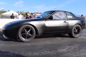 Lazán veri a vadi új McLarent egy ócska Porsche durva villanymotorral