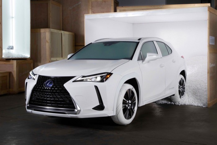 Autóra húztak edzőcipőt 6