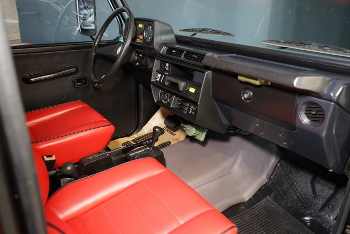 Veterán csapatszállítóból készül luxusautó 6